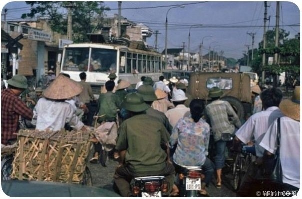 Cảnh tắc đường hiếm thấy tại Hà Nội thời bao cấp.